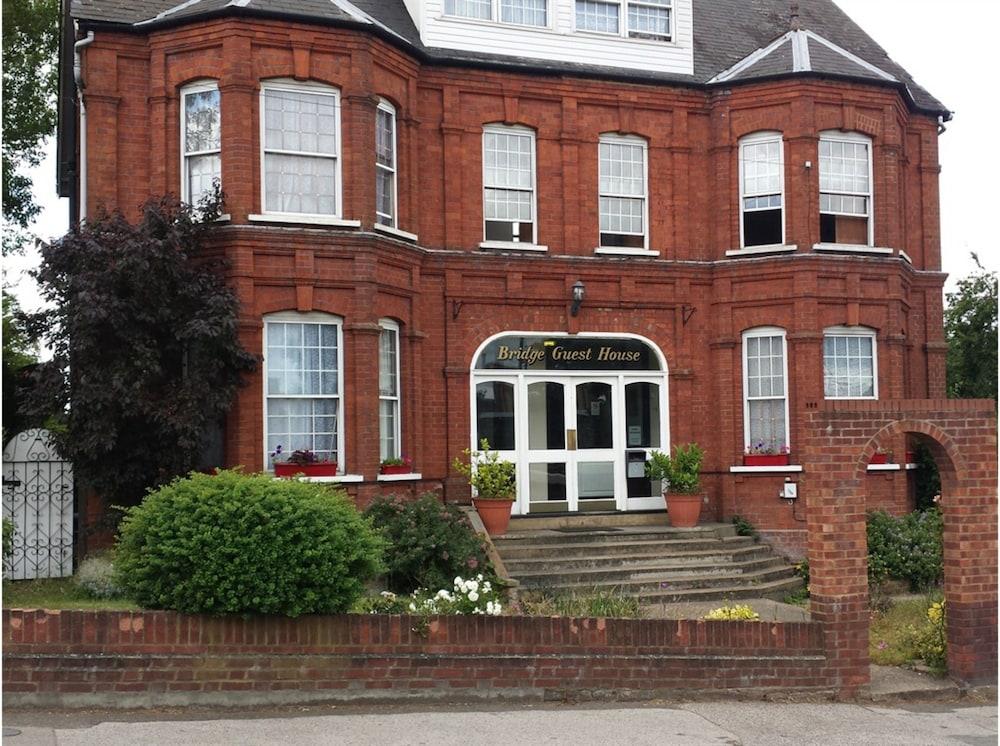 Bridge Hotel 2*